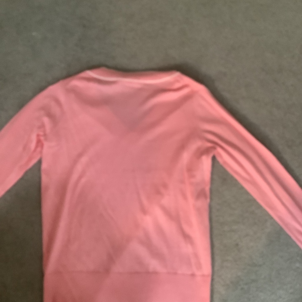 Women’s Coral Vineyard Vines V neck - Picture 3 of 3